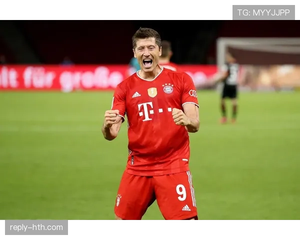 莱万多夫斯基与同期前锋关键战决定性表现对比